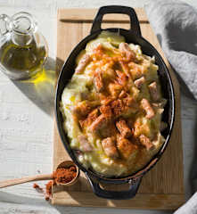 Patatas revolconas extremeñas con secreto ibérico