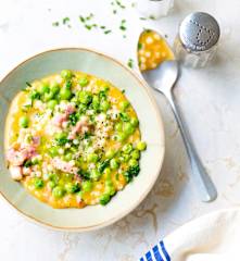 Fregola sarda, tomates, lardons et petits pois