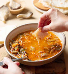 Sopa de cogumelos ostra vegan