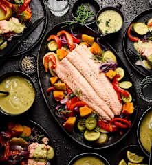 Menu: Zuppa di broccoli ed edamame con Gorgonzola, Salmone con verdure e salsa all'aneto