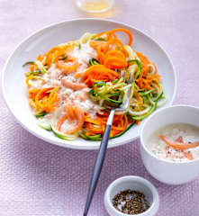 Gemüsenudeln mit Lachssauce