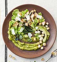 Insalata di pollo con crema di avocado