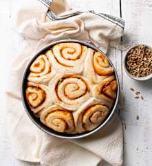 Steamed Pesto Bread Rolls
