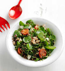 Salada de quinoa, feijão e queijo de cabra