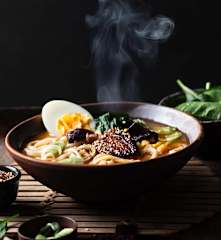 Supă japoneză cu ramen noodle