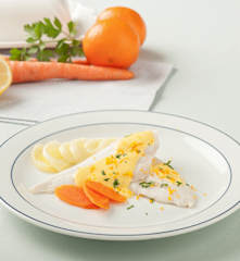 Filetes de pescado al vapor con salsa maltesa de mandarina