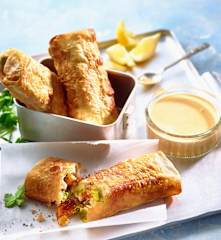 Romana-Röllchen mit Caesar-Dip