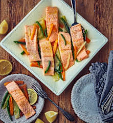 Filetti di salmone al Varoma con contorno di verdure