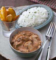 Estrogonofe de carne com batatas