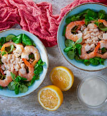 Insalata di granchio e gamberi con maionese allo zenzero