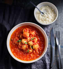 Gefüllte Gnocchi mit Tomatensauce