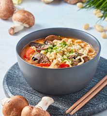 Ramen de curry rojo con pollo