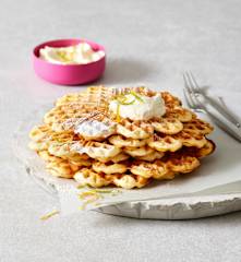 Buttermilch-Waffeln mit Zitrusschmand