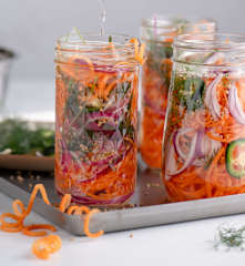 Encurtido picante de espirales de zanahoria