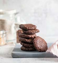 Kakaowo-orzechowe ciastka orkiszowe bez pieczenia