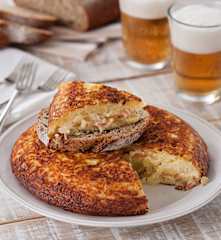 Tortilla aux pommes de terre, bacon et mozzarella