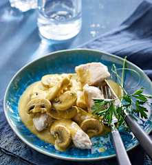 Chicken with creamy vegetable sauce