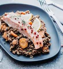 Pavé de saumon sur lit de carottes et lentilles