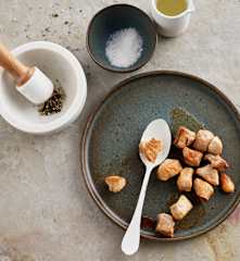 Cubos de carne de cerdo dorados TM6