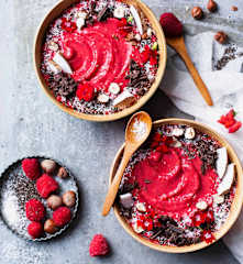 Bowl de smoothie à la framboise et à la noix de coco