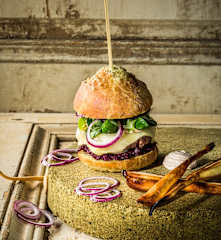 Wilde Burger mit Cumberland-Rotkraut