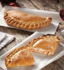 Calzone z mozzarellą i jajkiem