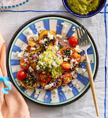 Süßkartoffel-Taler mit Guacamole