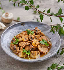 蘑菇炒肉片