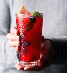 Alkoholfreier Beeren-Mojito