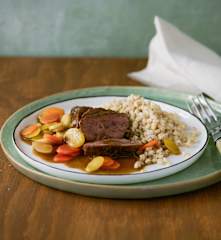 Kalbswangerl mit Wurzelragout und Rollgerste