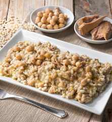 Orzotto alla crema di ceci con tonno