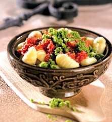 Gnocchi s rajčatovou omáčkou, bazalkou a parmazánem