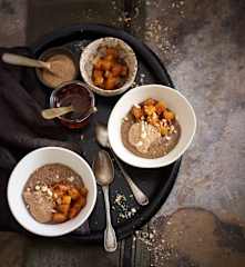 Papas de chia com ananás e especiarias