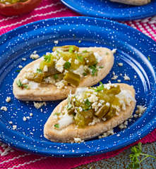 Tlacoyos de pueblo rellenos de requesón