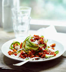 Soja-Bolognese mit Zucchini-Nudeln