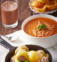 Pozol, sopa de fideos, albóndigas con verduras y guayabas hervidas TM6