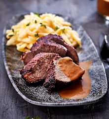 Sauerbraten mit Spätzle