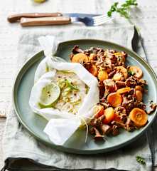 Poisson vapeur, poêlée de chanterelles et carottes au beurre persillé