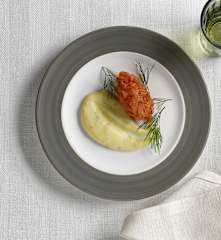 Lachsforellentatar auf Erdäpfelcreme