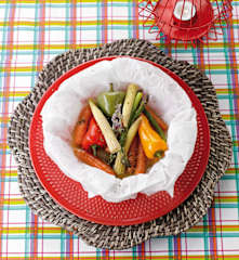 Legumes miniatura em papelote com manteiga aromatizada com tomilho