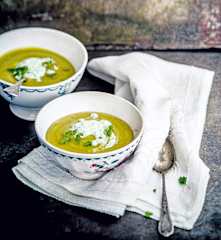 Velouté de pois cassés, crème au citron confit