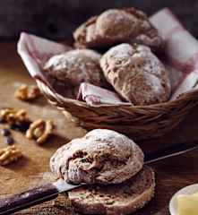 Dinkel-Walnuss-Bürlis