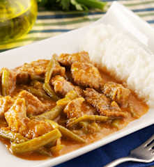 Judías verdes al curry con ternera y arroz blanco
