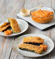 Calabacines dorados con salsa romesco