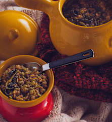 Minestra al cavolo nero, lenticchie e piselli spezzati