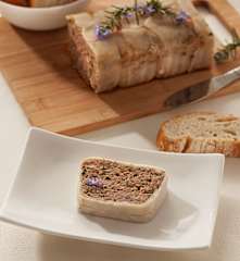 Paté de campaña en terrina