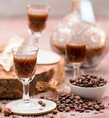 Likier kawowo-orzechowy