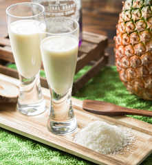 Yogur líquido de piña colada