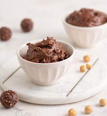 Krem à la Ferrero Rocher® do tortów