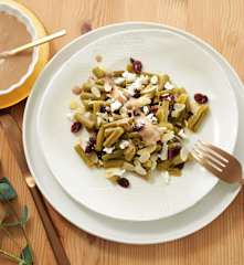 Ensalada navideña de judías verdes con queso de cabra